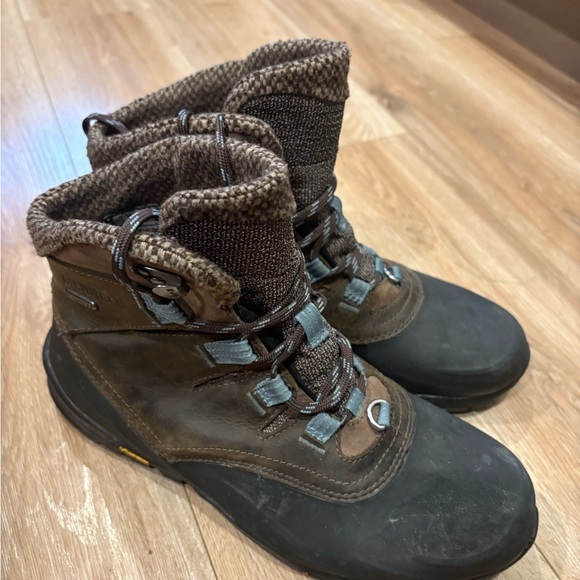 Merrell Brown and Black hiking waterproof Boots with Fuzzy Lining - Picture 6 of 14